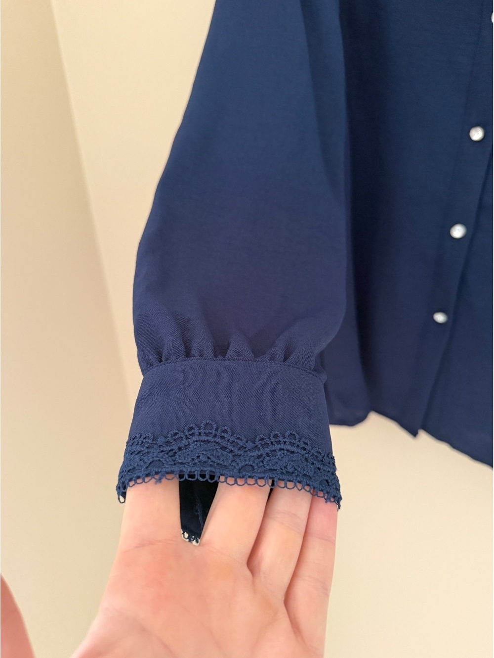 S navy lace button down, Notations - Picture 3 of 6